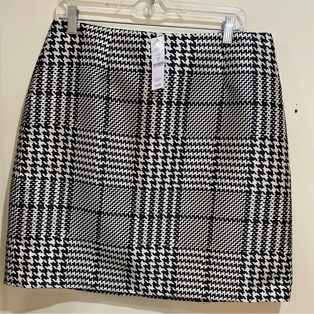 White House Black Market …Size:12…Black & White Houndstooth Skirt…NWT